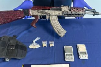 Operativo antinarcos en San Joaquín: PDI incauta fusil de asalto modificado y droga