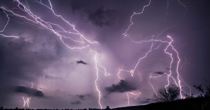 Pronóstico del tiempo en Chile: Lluvias, vientos y tormentas eléctricas para este martes