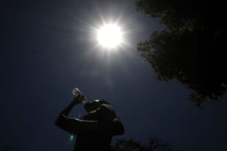 Ola de calor no da tregua: Emiten aviso por altas temperaturas desde Santiago hasta Ñuble