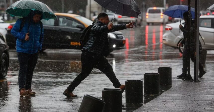 ¿Cuándo empiezan las lluvias en Santiago? Fenómeno climático podría adelantar las precipitaciones