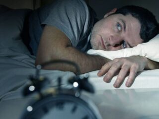 ¿Sufres de insomnio? Descubre la técnica militar que promete hacerte dormir en solo 2 minutos