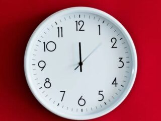 Cambio de hora 2025 en Chile: ¿Cuándo y por qué se retrasan los relojes?