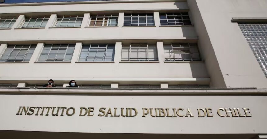 Instituto de Salud Pública ofrece empleos en la RM con sueldos de $2.190.000