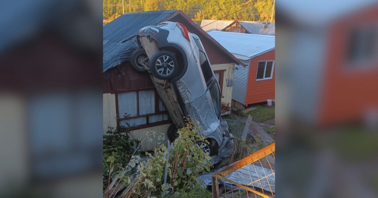 Auto se vuelca y destruye tres casas en Puerto Montt: conductor en estado de ebriedad quedó en libertad