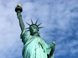 Estados Unidos rechaza devolver la Estatua de la Libertad a Francia: "Gracias a nosotros, no hablan alemán"