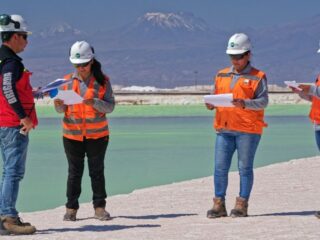 SQM abre nuevas ofertas laborales para el sector minero: revisa las vacantes disponibles en marzo 2025