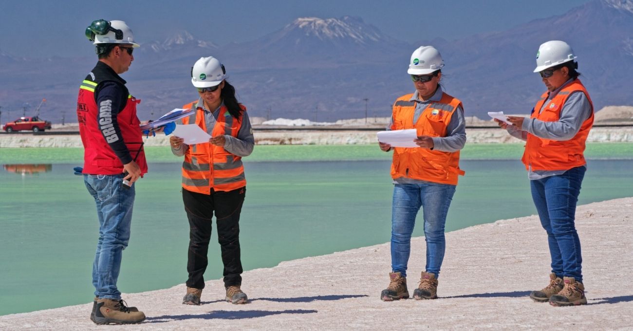 SQM abre nuevas ofertas laborales para el sector minero: revisa las vacantes disponibles en marzo 2025