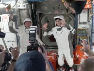 Astronautas regresan a salvo tras quedar atrapados nueve meses en la Estación Espacial Internacional