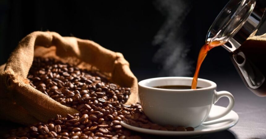Café y Alzheimer: científica chilena investiga propiedades de la borra del café en el combate de la enfermedad