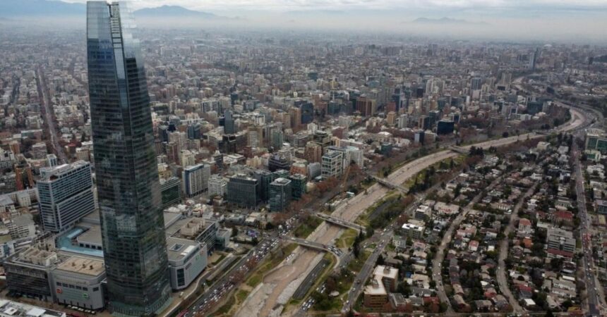 Imacec de enero 2025 crece 2,5% y muestra desaceleración tras el fuerte repunte de diciembre