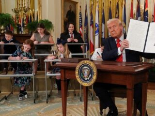 Trump firma orden ejecutiva para cerrar el Departamento de Educación en EE.UU.: ¿qué implica la medida?