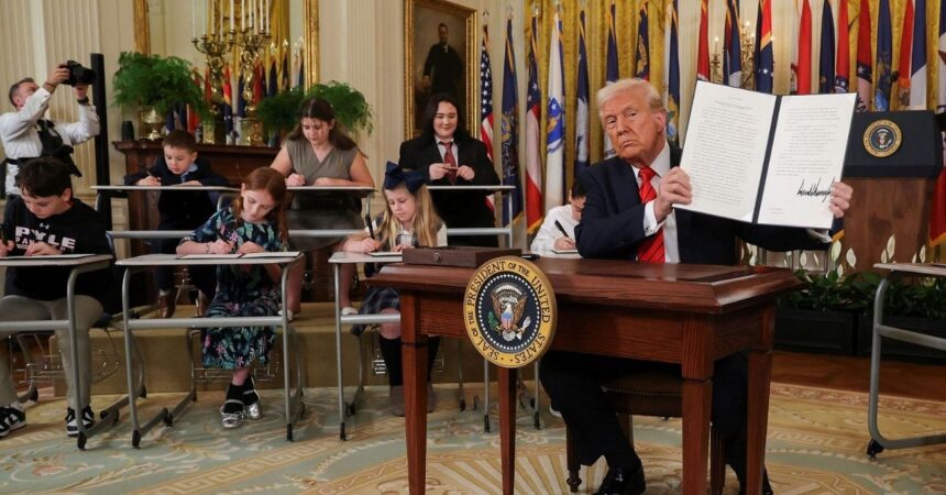 Trump firma orden ejecutiva para cerrar el Departamento de Educación en EE.UU.: ¿qué implica la medida?