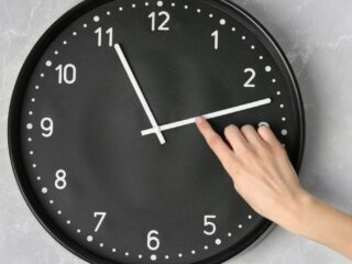 Cambio de hora 2025: ¿En qué regiones de Chile se debe ajustar el reloj este 5 de abril?