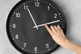 Cambio de hora 2025: ¿En qué regiones de Chile se debe ajustar el reloj este 5 de abril?