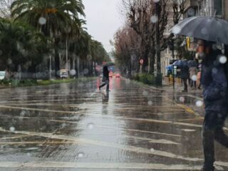 Anuncian lluvias para Santiago: conoce las comunas y fechas en que precipitará