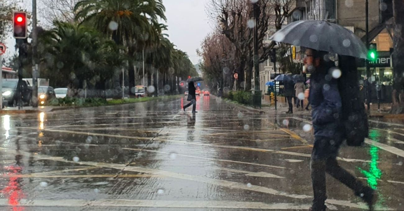 Anuncian lluvias para Santiago: conoce las comunas y fechas en que precipitará