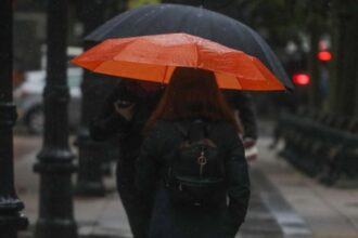 Lluvia en Santiago: pronostican chubascos para este martes en la Región Metropolitana