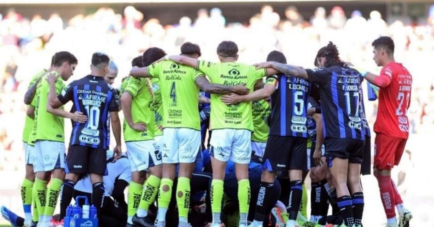 Terror en el fútbol mexicano: jugador de Puebla convulsiona en plena cancha