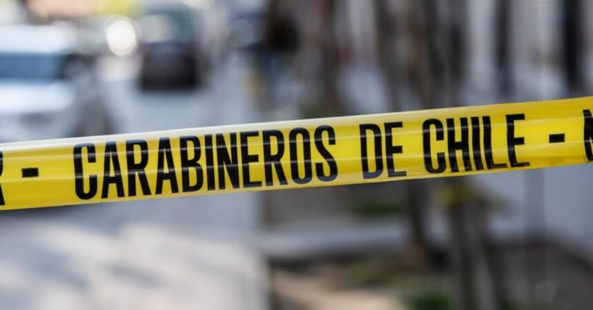 Encuentran cuerpo sin vida en vía pública en el centro de Santiago
