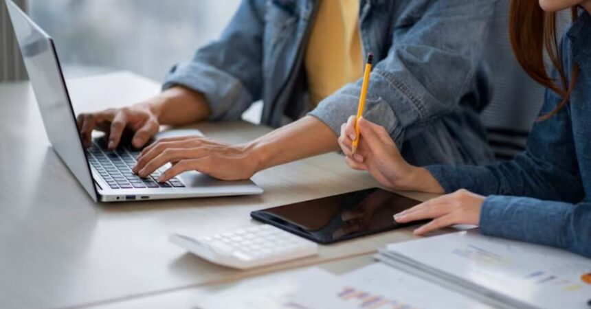 Cursos gratuitos de inglés y portugués: conoce el requisito clave para postular y cómo hacerlo