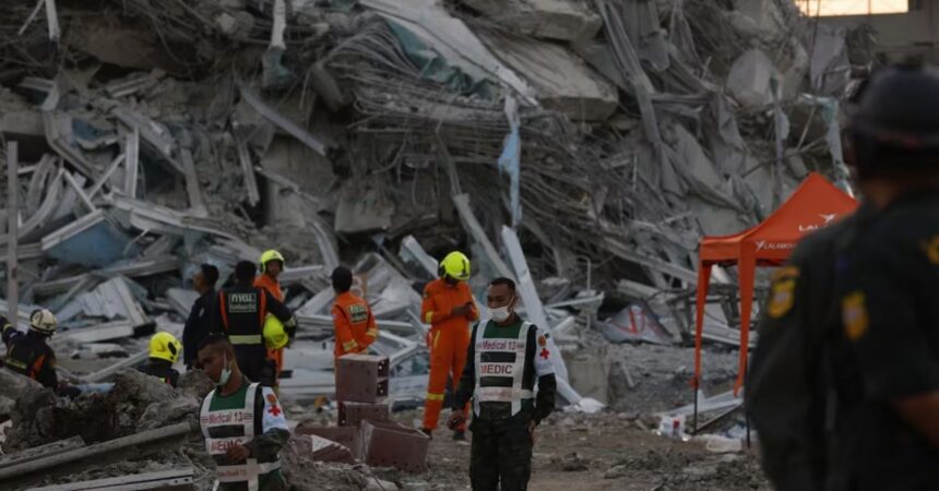 Terremoto de magnitud 7,7 sacude Birmania y Tailandia: más de 80 trabajadores atrapados tras derrumbe