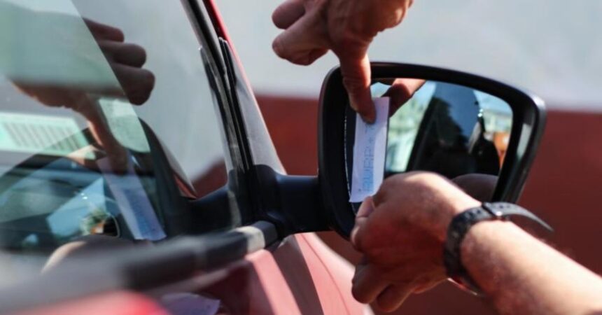 Grabado obligatorio de patentes en vidrios y espejos: último plazo para evitar multas