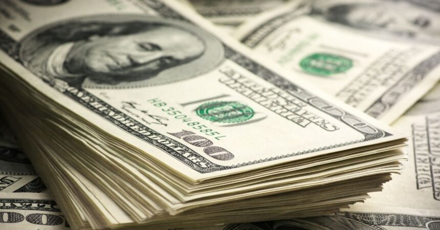 Dólar cae en Chile debido a la debilidad global y sólidos datos económicos en China