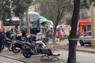 Choque entre dos autobuses en Barcelona deja 51 heridos, 4 en estado crítico