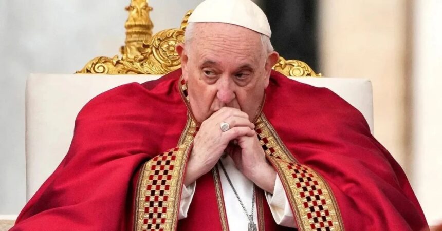 El Papa Francisco Sufre Episodios de Insuficiencia Respiratoria Aguda y Permanece Conectado a Ventilación Mecánica