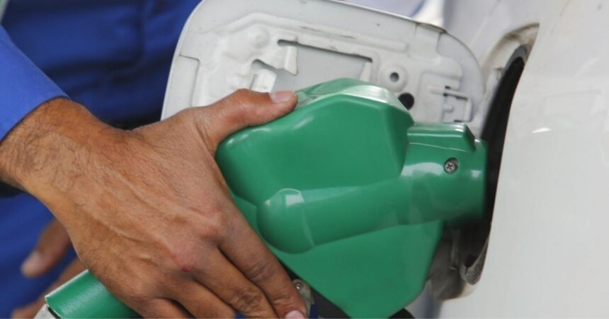 Ahorra hasta $300 por litro: estos son los descuentos en bencina que puedes aprovechar en abril