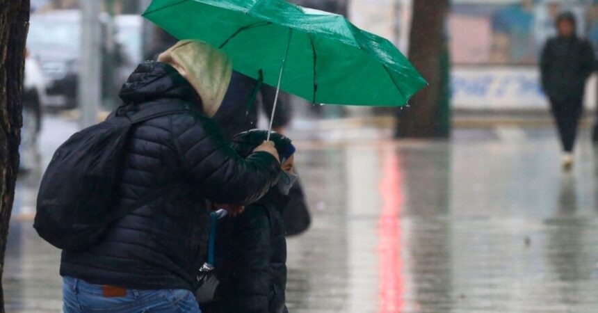Pronóstico del tiempo en Chile para este martes 8 de abril: lluvias, vientos y tormentas en seis regiones