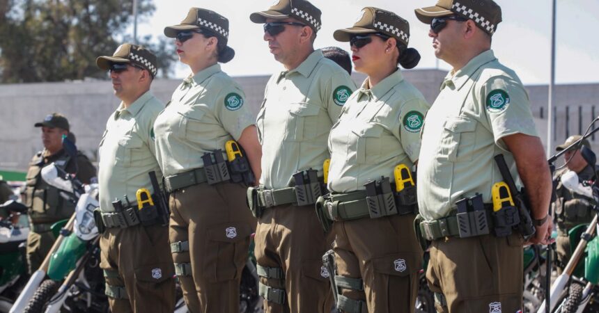 Carabineros ofrece empleos civiles con sueldos de hasta $2,4 millones: revisa las vacantes disponibles