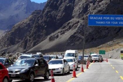Aumento de turistas argentinos en Chile durante Semana Santa preocupa por colapsos
