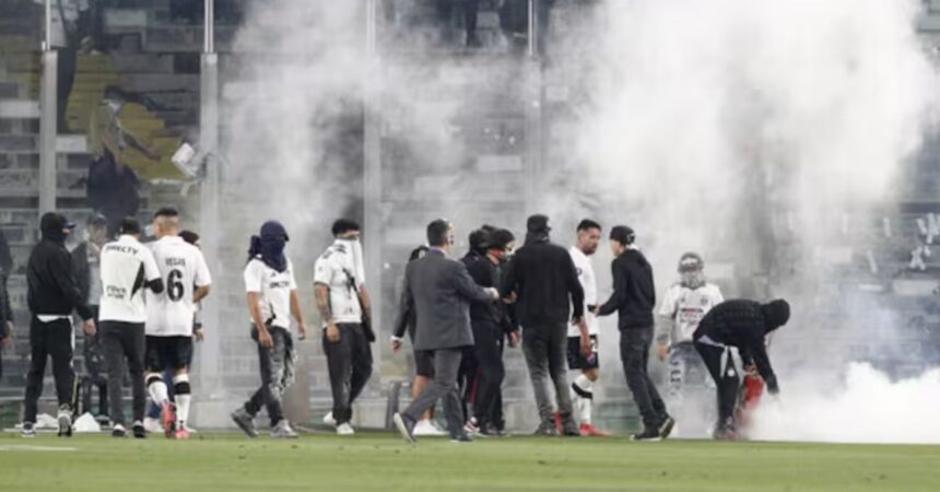 Suspensión del Partido Colo Colo vs Fortaleza por Incidentes Graves