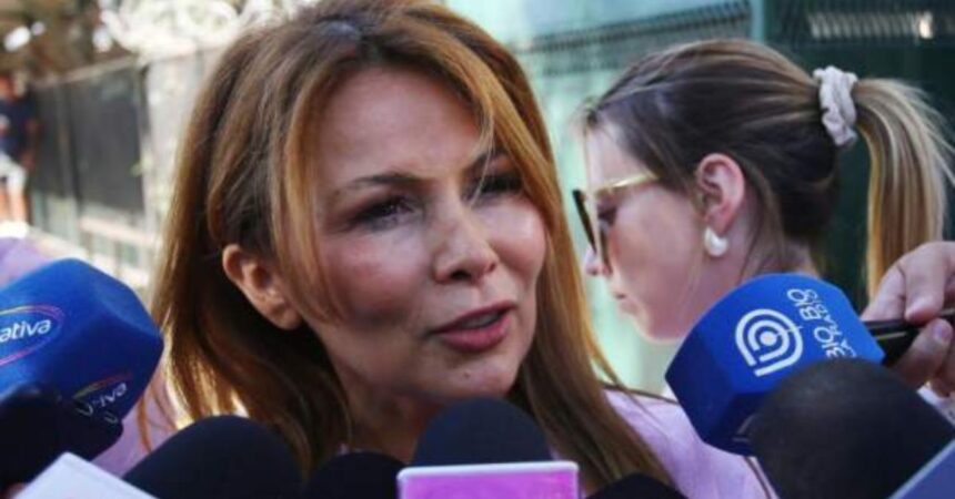Cathy Barriga sale de su casa en Peñaflor tras revocación de prisión