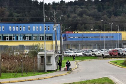 Denuncian falta de baños para funcionarias de Gendarmería en Valdivia