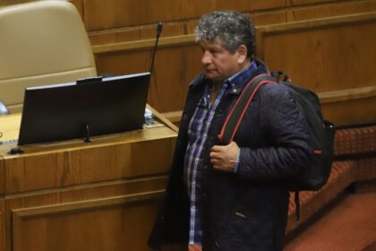Polémica en el Congreso: asesor recibe millonaria indemnización y aumento salarial
