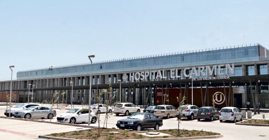Mujer sustrae a su hija de hospital en Maipú: operativo de búsqueda