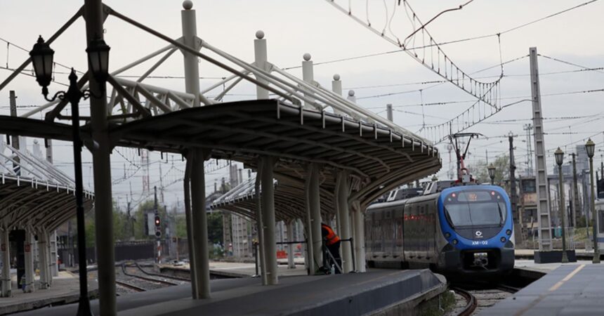 Consorcio chino se adjudica obras para tren Santiago-Batuco por US$ 470 millones