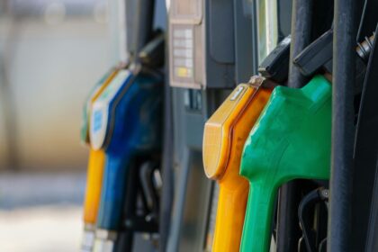 Nuevos precios de combustibles en Chile: pequeña caída a partir del 24 de abril