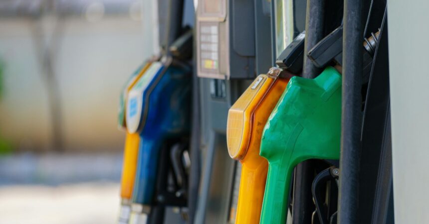 Nuevos precios de combustibles en Chile: pequeña caída a partir del 24 de abril