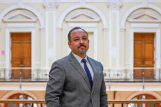 Humberto Garrido deja jefatura en Educación Municipal de Santiago el 13 de mayo