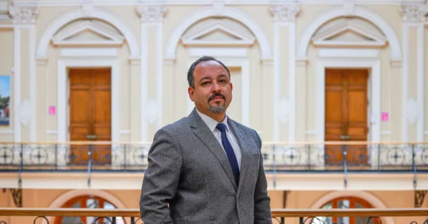 Humberto Garrido deja jefatura en Educación Municipal de Santiago el 13 de mayo