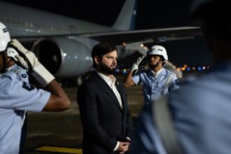 Problemas de aterrizaje impiden llegada de Presidente Boric a Santiago