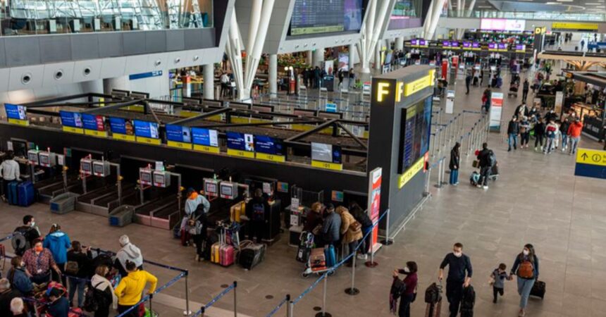 Detienen a ciudadano extranjero por amenaza de bomba en avión