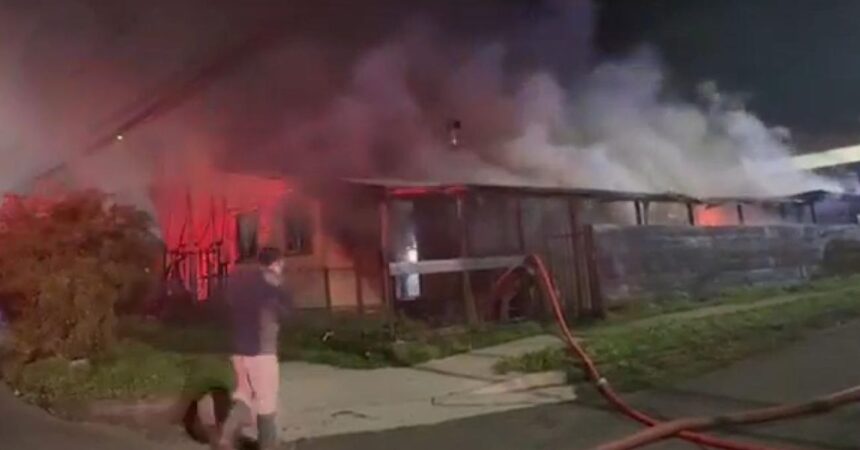 Trágico incendio en Puerto Octay: Joven de 21 años fallece en tragedia