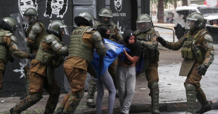 Escándalo de violencia policial en el estallido social de 2019
