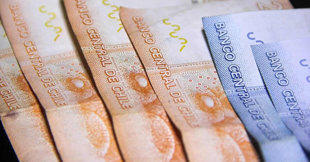 Acuerdo del Gobierno sube sueldo mínimo a $529 mil en 2025