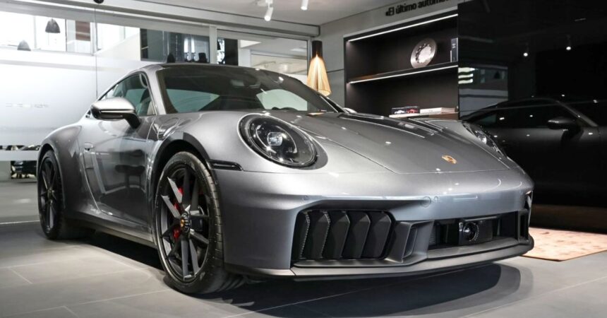 El Porsche 911 híbrido ya está en Chile: precio y características del nuevo Carrera GTS