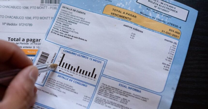 Cuentas del agua subirán desde mayo: revisa cuánto aumentarán los cobros